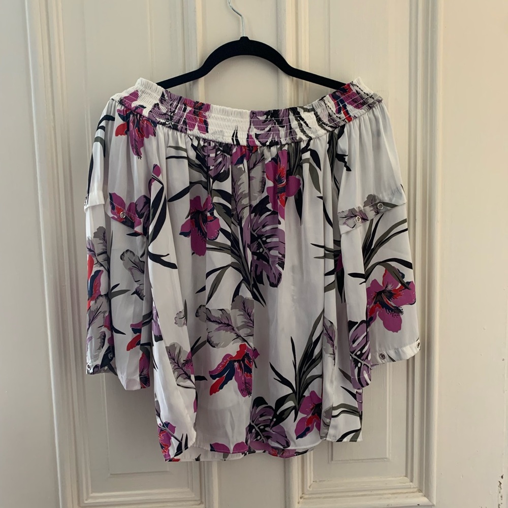 Jennifer Lopez top size medium.  Can be worn off shoulders